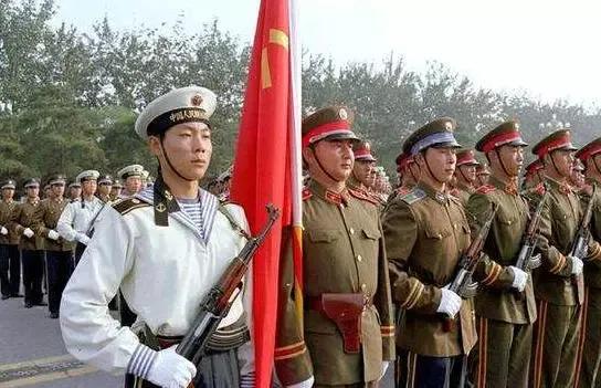 图片详解：建国以来，人民解放军经历的15次军服变迁发展历程