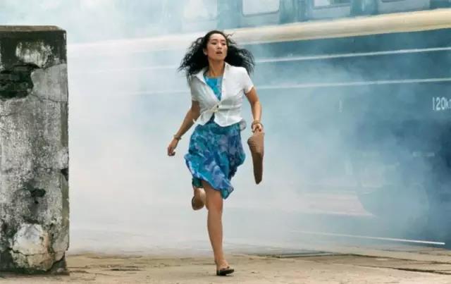 巩俐演绎《周渔的火车》：女人的一生，总会遇