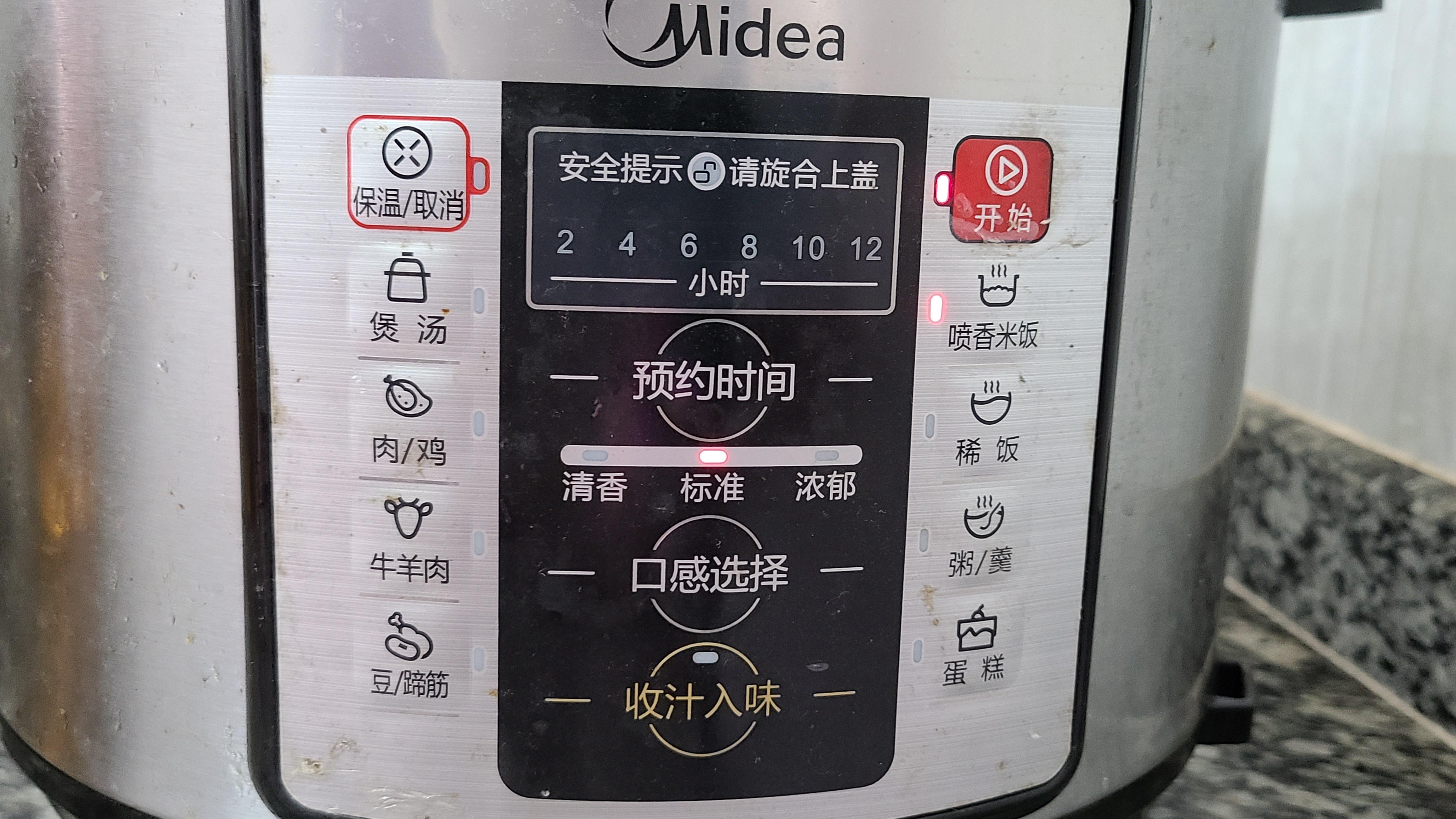 电饭煲焖鸭，不放水也能做，做法跟配方都告诉你，香味浓味道好