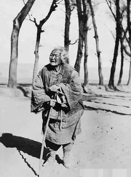 风雨飘摇的晚清，皇帝还在选妃，百姓生活苦不