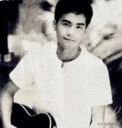 与林志颖竞争，演唱会现场泣不成声，张震岳凭