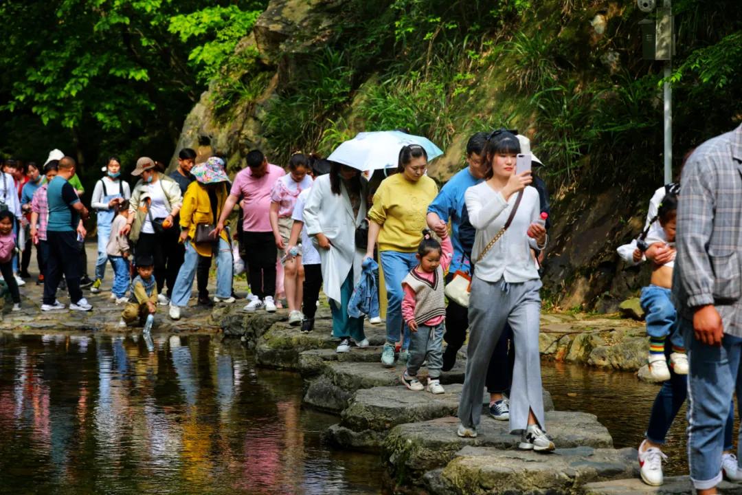 “五一”假期完美收官！西九華山景區(qū)亮點紛呈、人氣爆棚精彩繼續(xù)