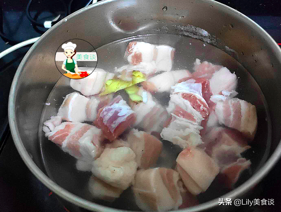 紅燒肉的家常做法，不炒糖色、不加大料，簡單一燜，色澤紅亮鮮香