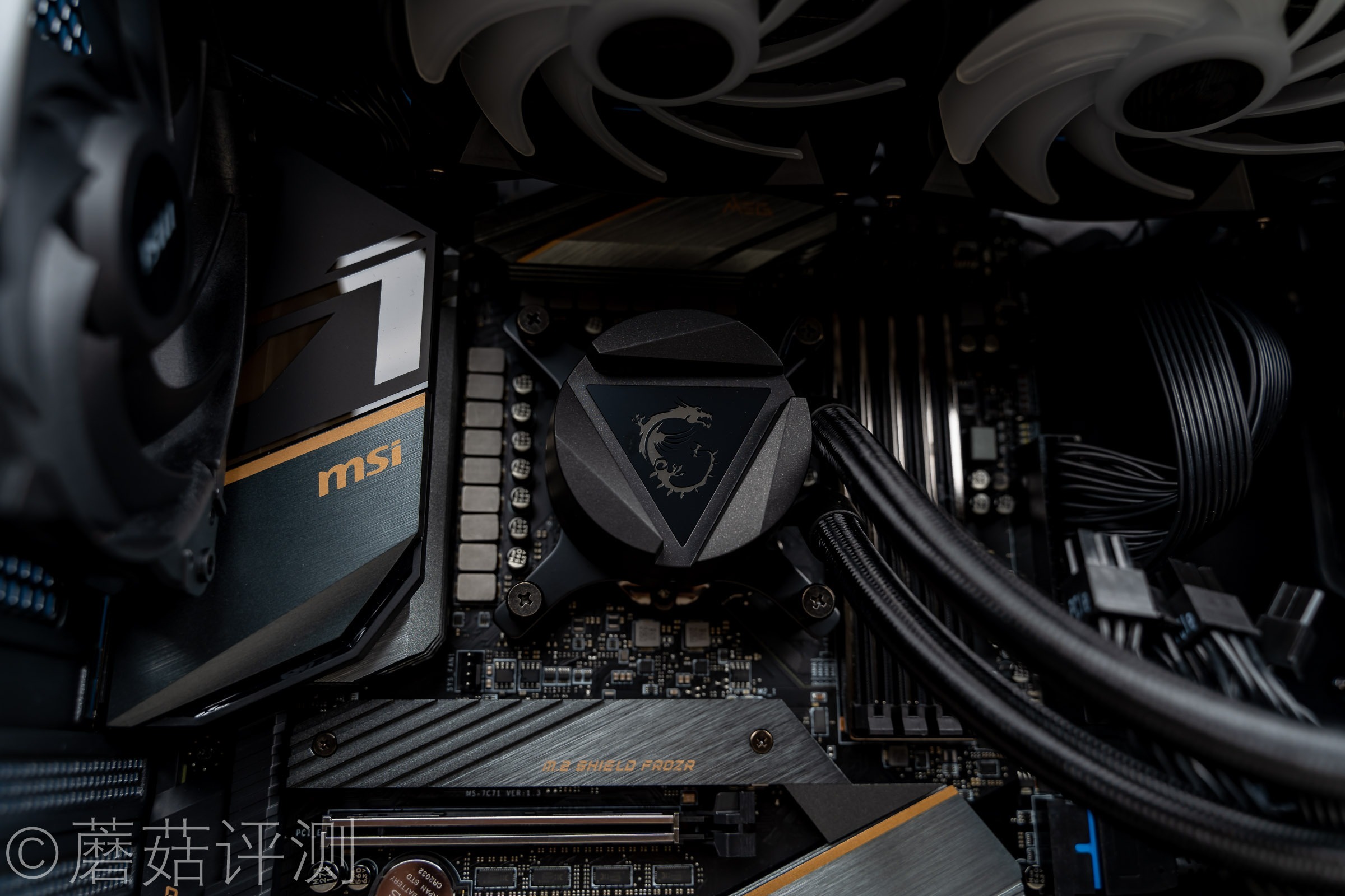 原来整机还可以这样装！微星MAG幻彩佩龙斧I9 10900K主机 拆解评测