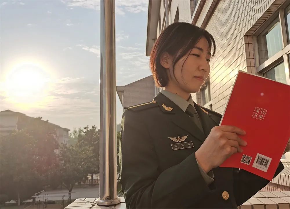 太飒了！第71集团军新毕业女排长颜值和战力齐飞