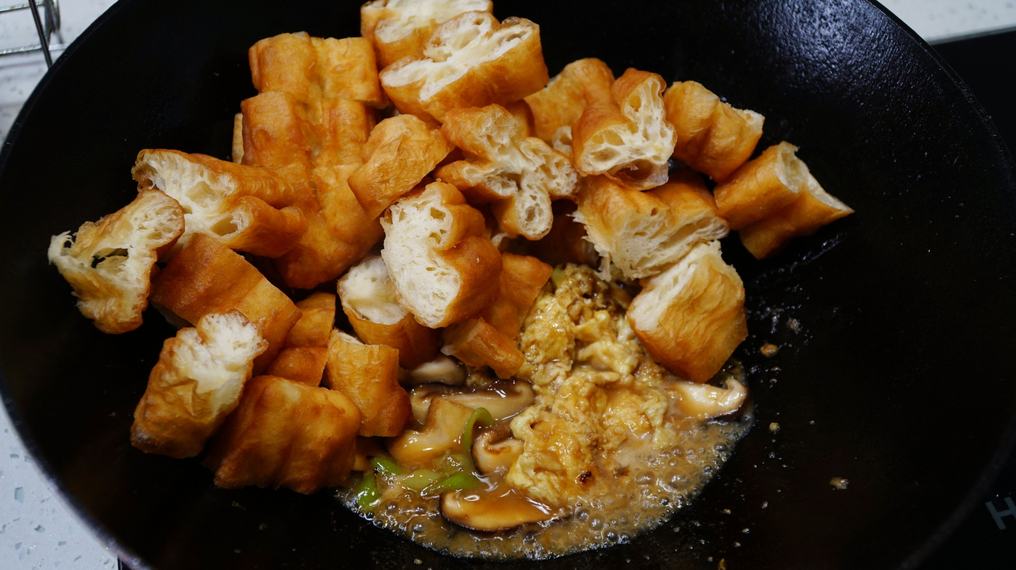 不管剩馒头剩油条，我家从不蒸着吃，学会一招