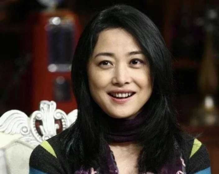 她是张若昀继母,25岁结婚,35岁嫁五婚男,42岁与第一任丈夫复合