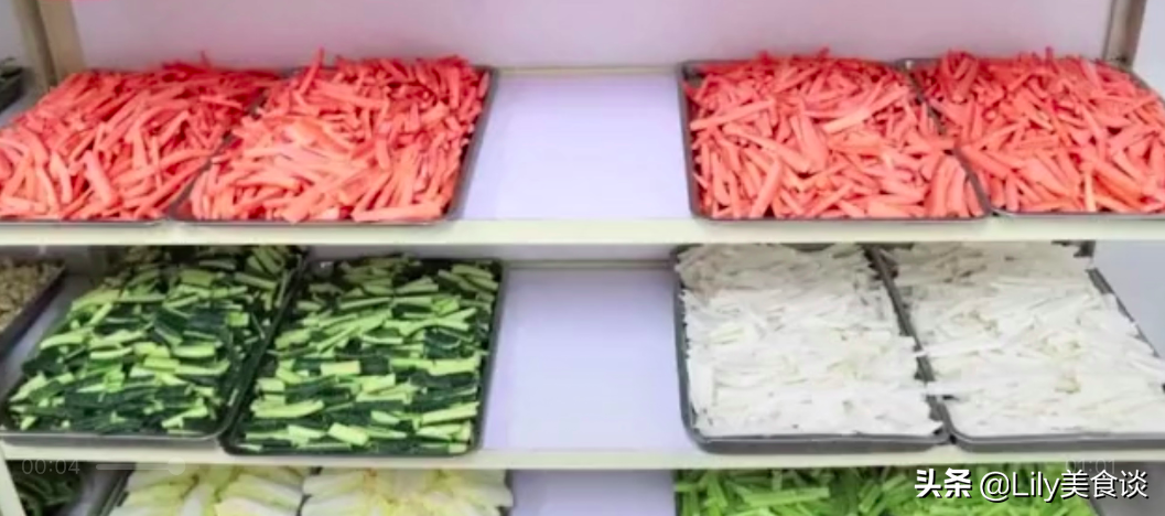 部队食堂到底多整齐？大蒜就忍了，土豆丝实在没忍住，反手就是赞