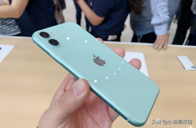 别再等iPhone13，老旗舰iPhone 11重回新低价，128GB版售价亲民