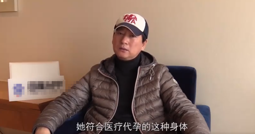 郑爽父亲道歉难获谅解，言辞漏洞百出，姿势被讽像喝茶