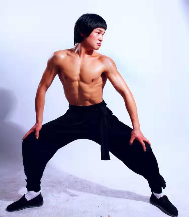 现代李小龙喊话范冰冰：李晨就是个窝囊废，他