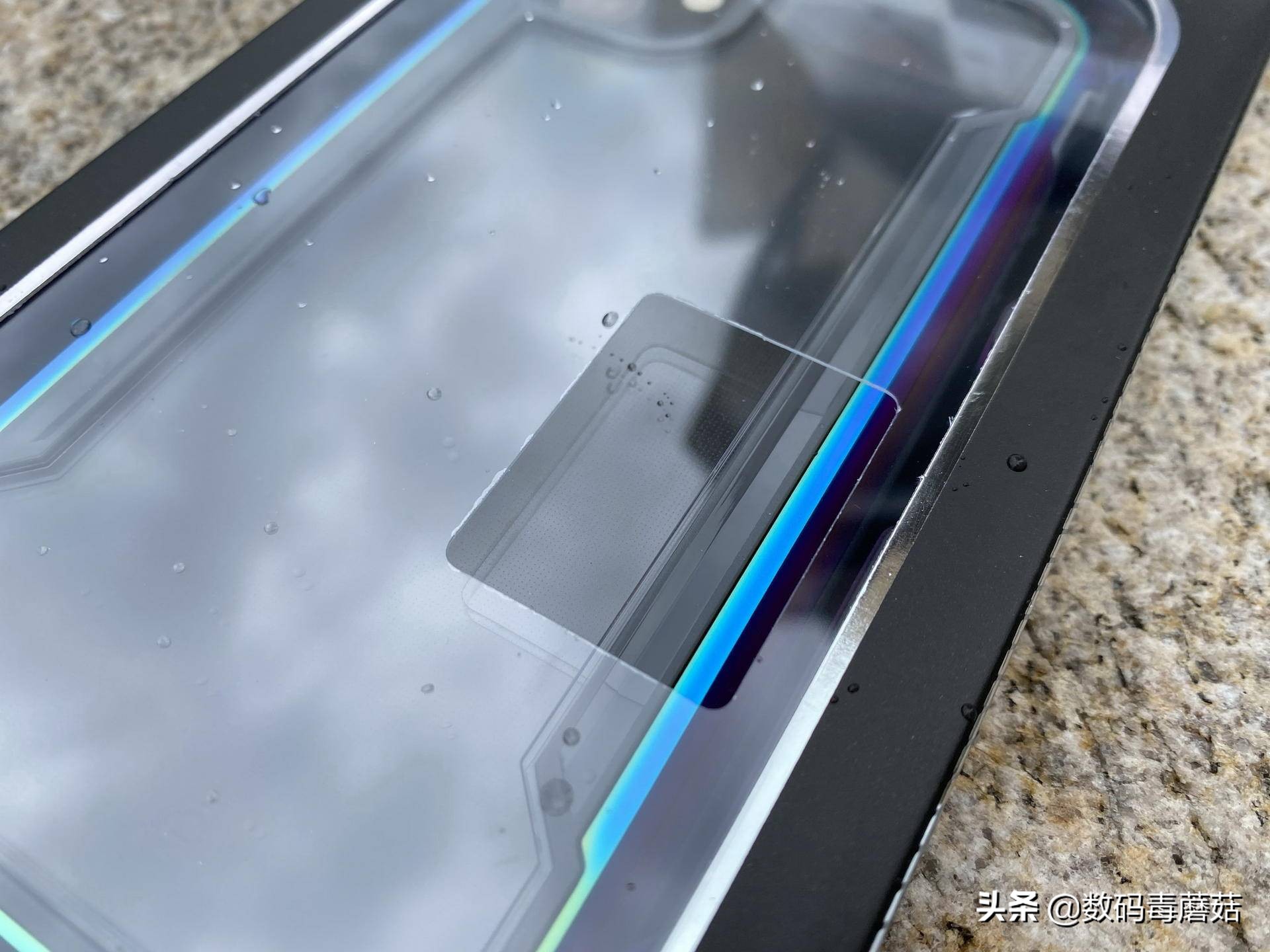 Come from the warning of 16s of evil spirit a group of things with common features: Mobile phone carapace must be bought prevent truly fall, otherwise...