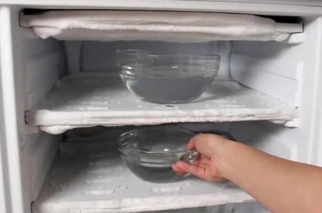 冰箱里总是结厚厚的冰？学会这几招搞定，再也不浪费电费
