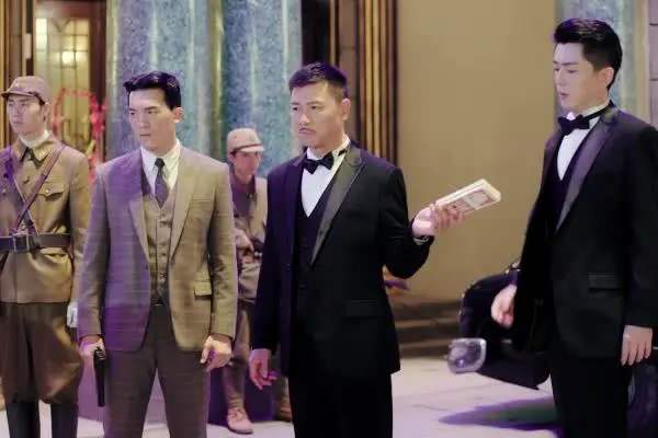 曾醉心话剧表演，还是表演系讲师《秋蝉》中虽