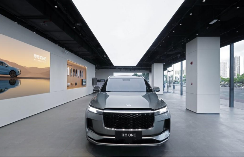 广汽与华为携手造车；上汽无人驾驶出租车年内运营