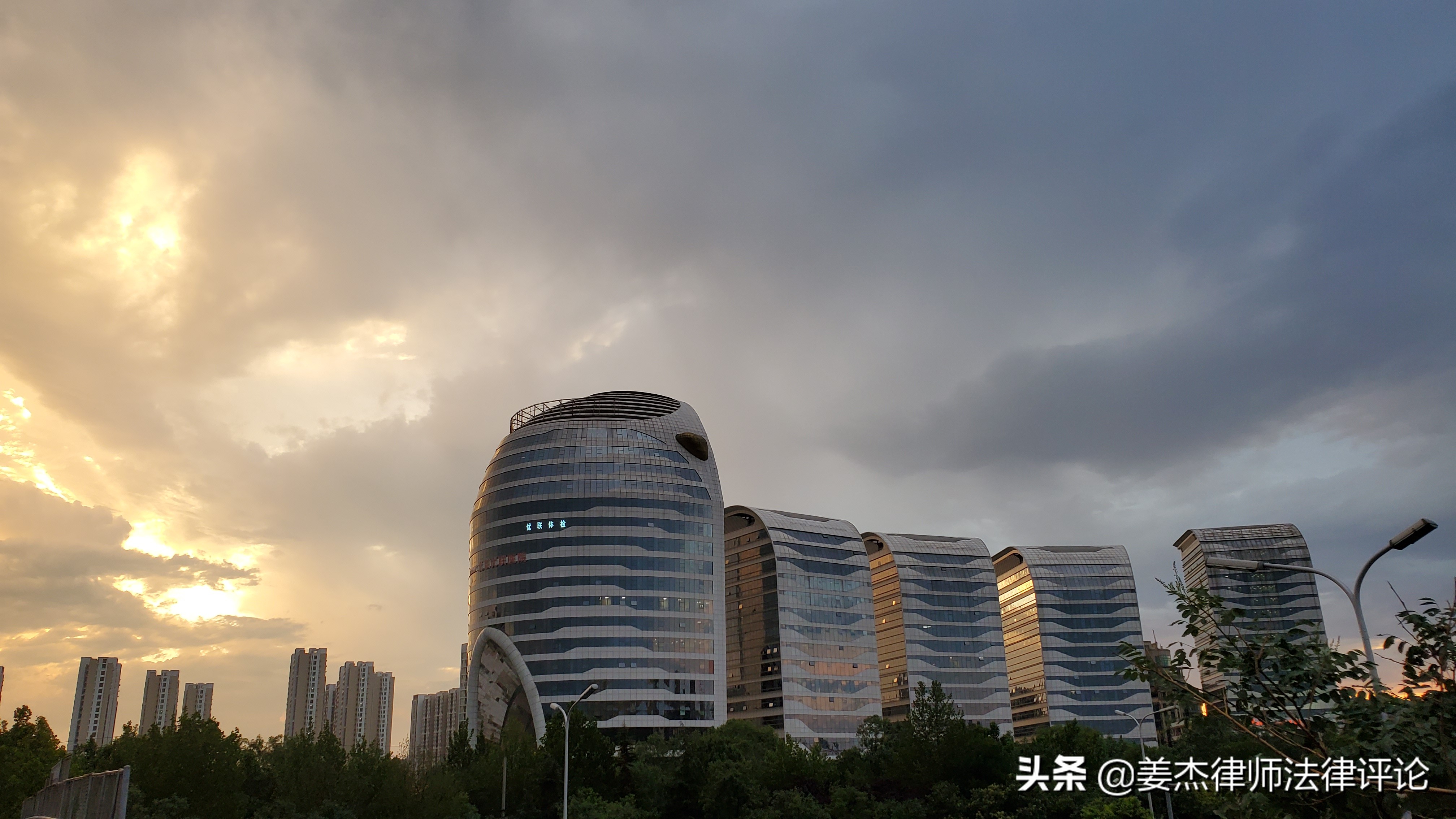 站在东四环望北京——雨后的东四环