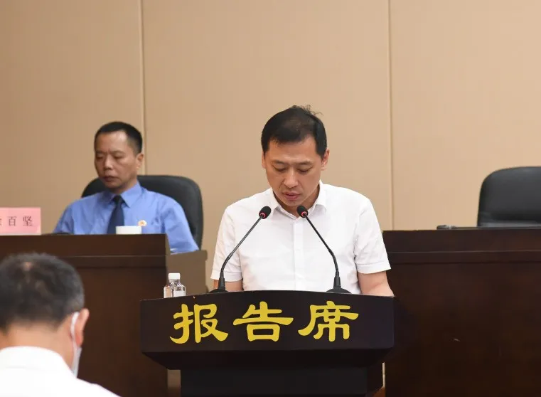 市五届人大常委会第四十五次会议举行第一次全体会议