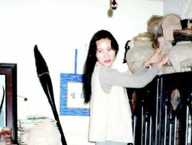 贾平凹为何与前妻韩俊芳离婚？拿稿费回家像做贼，个性太强不自豪