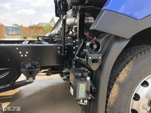 比8X4车型多拉1.2吨货，江淮格尔发K5W 8X2载货车拉