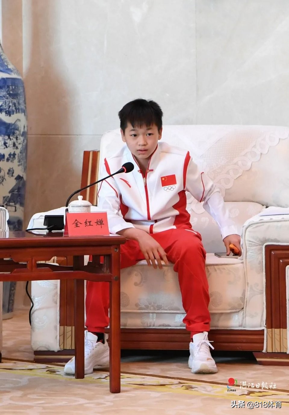 全红婵衣锦还乡!湛江市举办盛大欢迎仪式,站书记市长中间C位同框