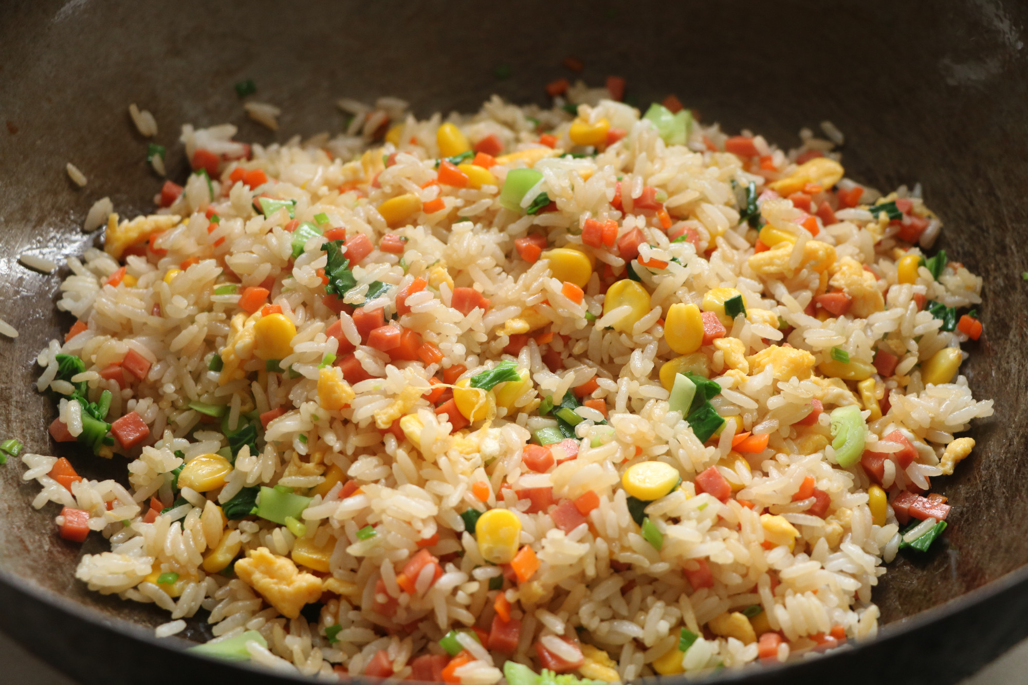 Yangzhou fried rice is so delicious that it’s not greasy to eat every day, it’s golden and attractive, and the grains are distinct