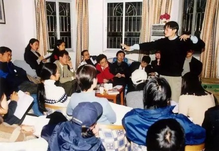 从万人敬仰的马爸爸，到一夜间跌落神坛，马云到底做错了什么？