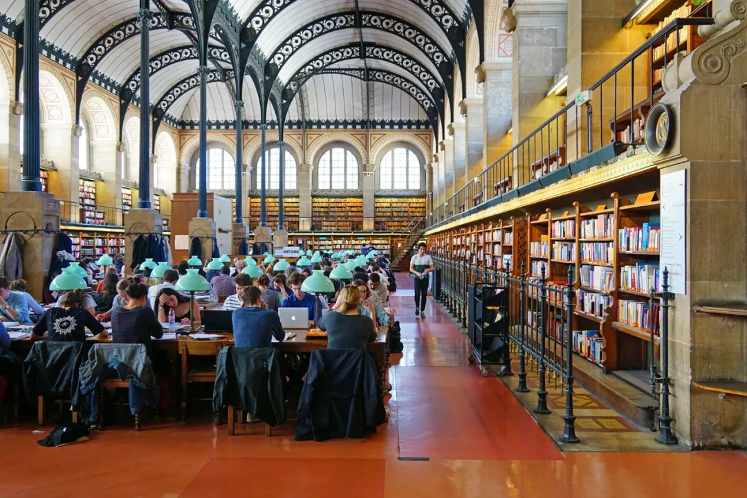 留学法国不只是因为浪漫,更是其有内涵的精英教育……