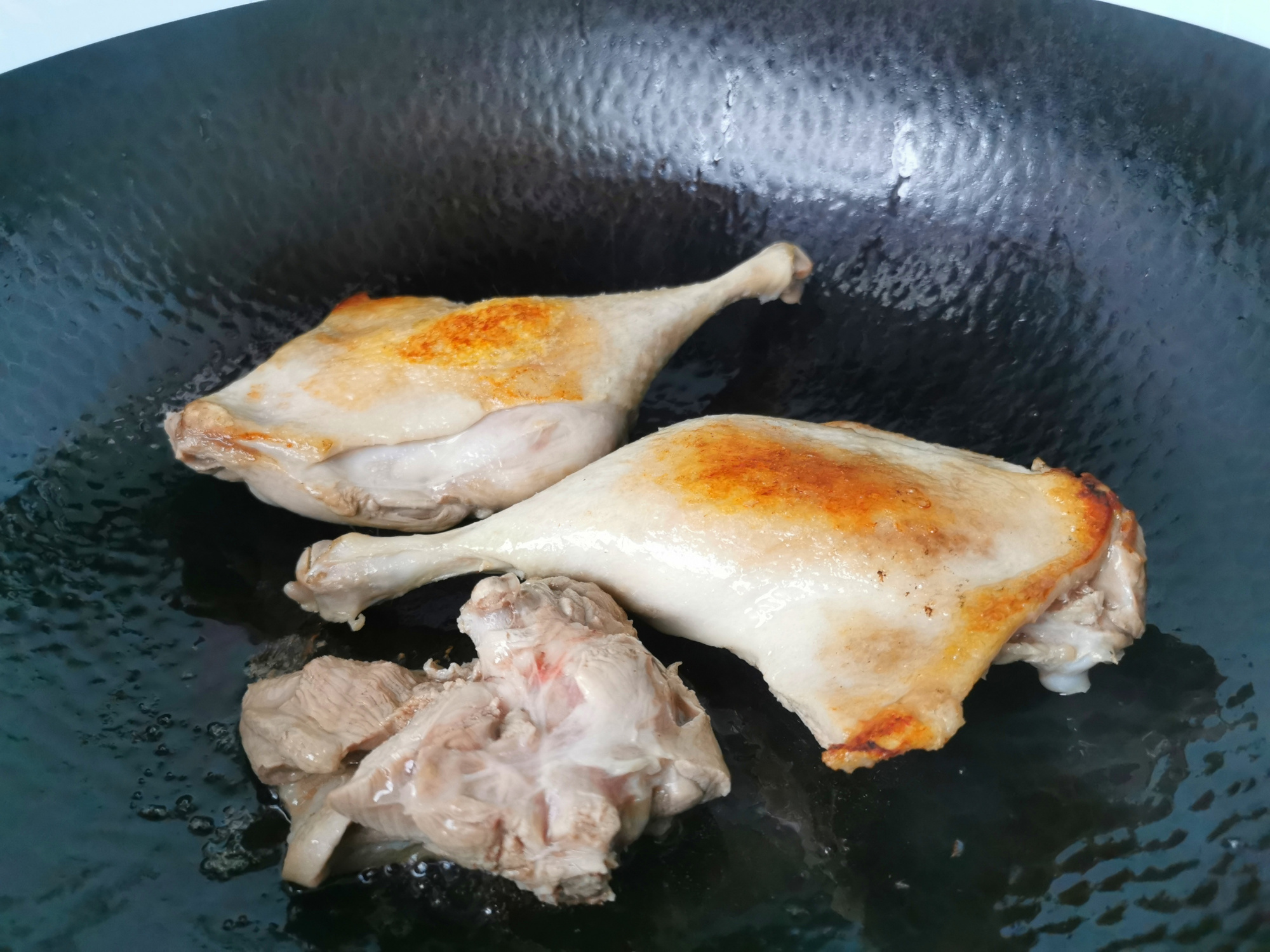 入秋后，吃牛肉羊肉不如吃鸭肉，高蛋白易消化，滋补润燥不上火