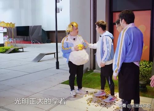 贾乃亮有多过分？直接用球砸岳云鹏脑袋，气得