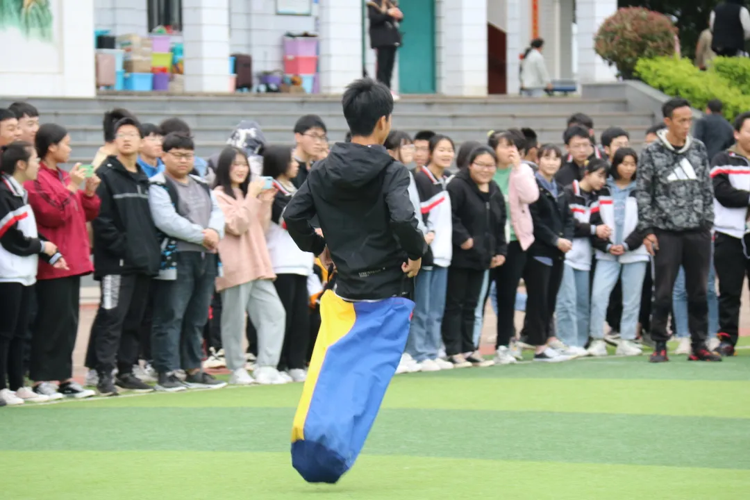 四川民生资讯 南充市李渡中学:匠心“筑”青春,释放同心协力的奋进光芒;趣味“心”运动,绽放拼搏进取的学子风采