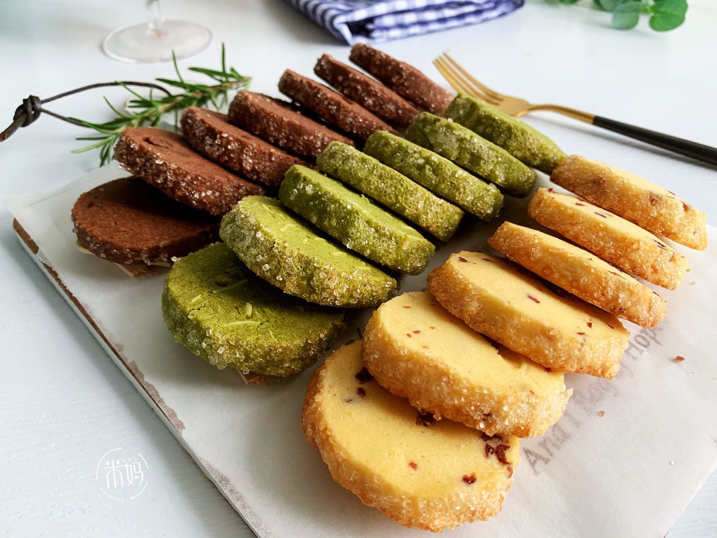 A few simple steps, teach you to make cookies at home, sweet but not greasy, super crispy, especially greedy