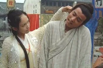 结婚11年恩爱如初，49岁范文芳和48岁李铭顺令人