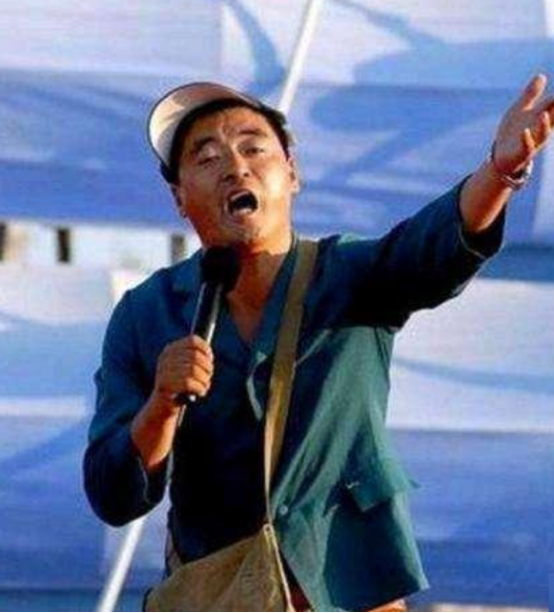 四次拒绝赵本山，转身拜了潘长江为师，当年的