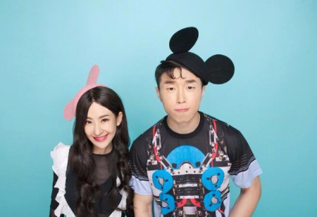 烧饼曾在师父的牵线下,与女演员郭柯彤有过一段恋情.