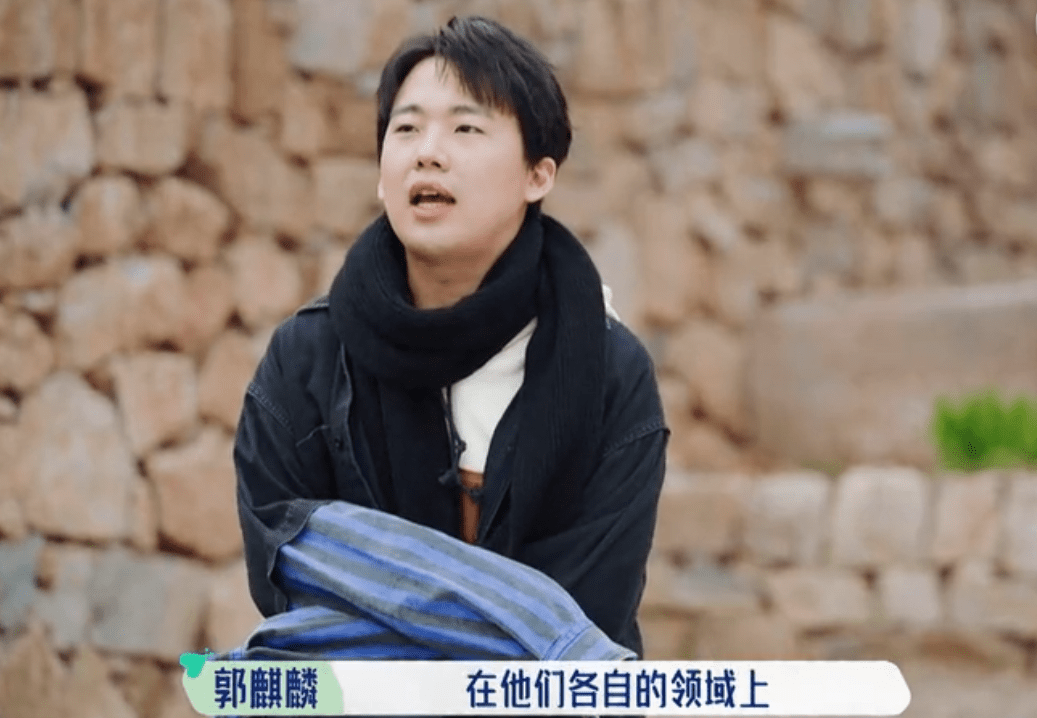 郭麒麟体重曾达196斤，因肥胖产生自卑心理，减下74斤后常年吃药