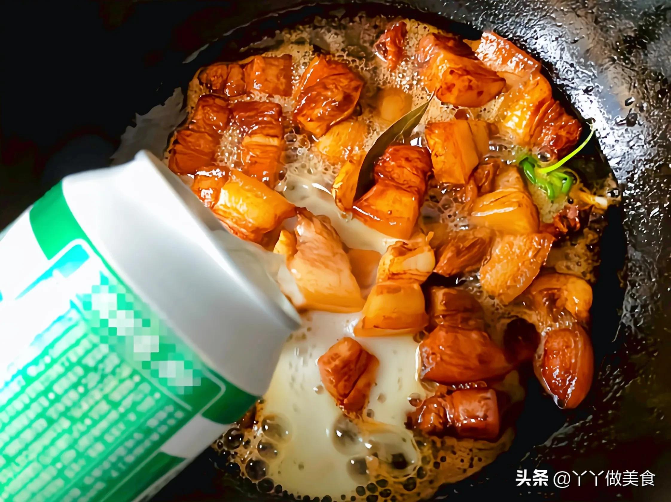 做紅燒肉，切記別焯水和用水燉了，教你一招，肥而不膩，超下飯