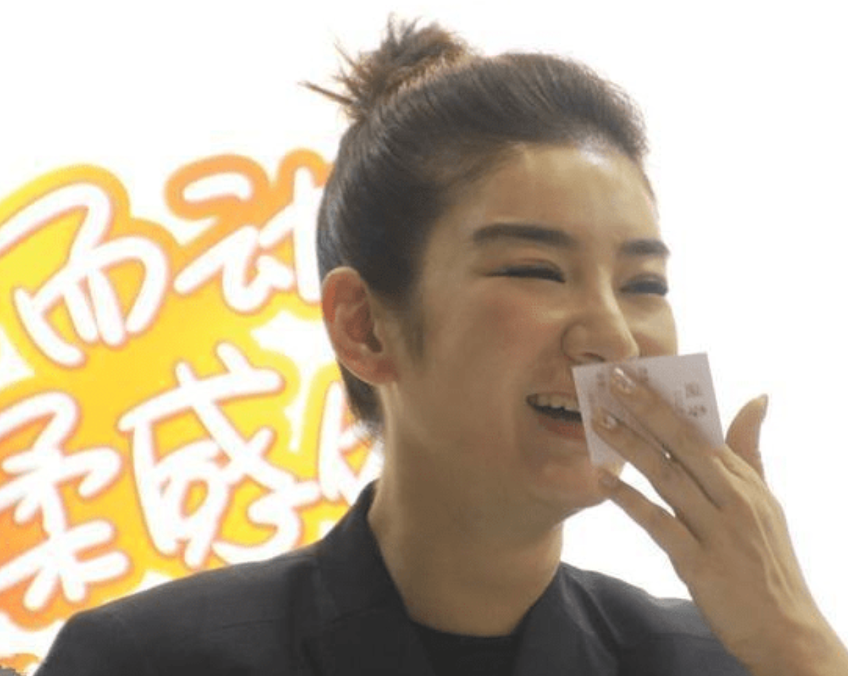 黄奕采访时发言大胆，直说中年男啤酒肚油腻，曾被评脸部发福