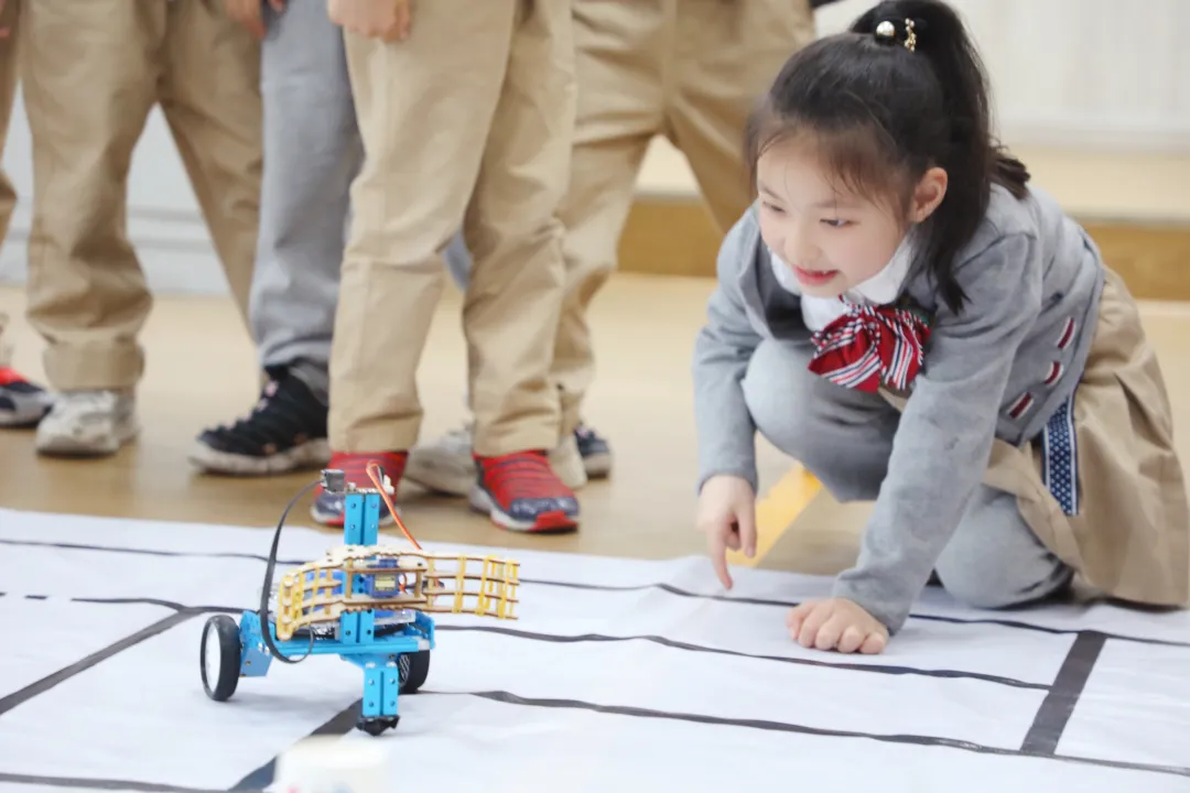 科技逐梦，创想未来——天府新区华中附小首届科技节闭幕式