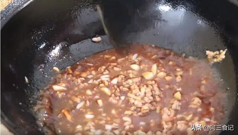 茄子最下饭的做法，不用过油，鲜香开胃又解馋，出锅全家人抢着吃