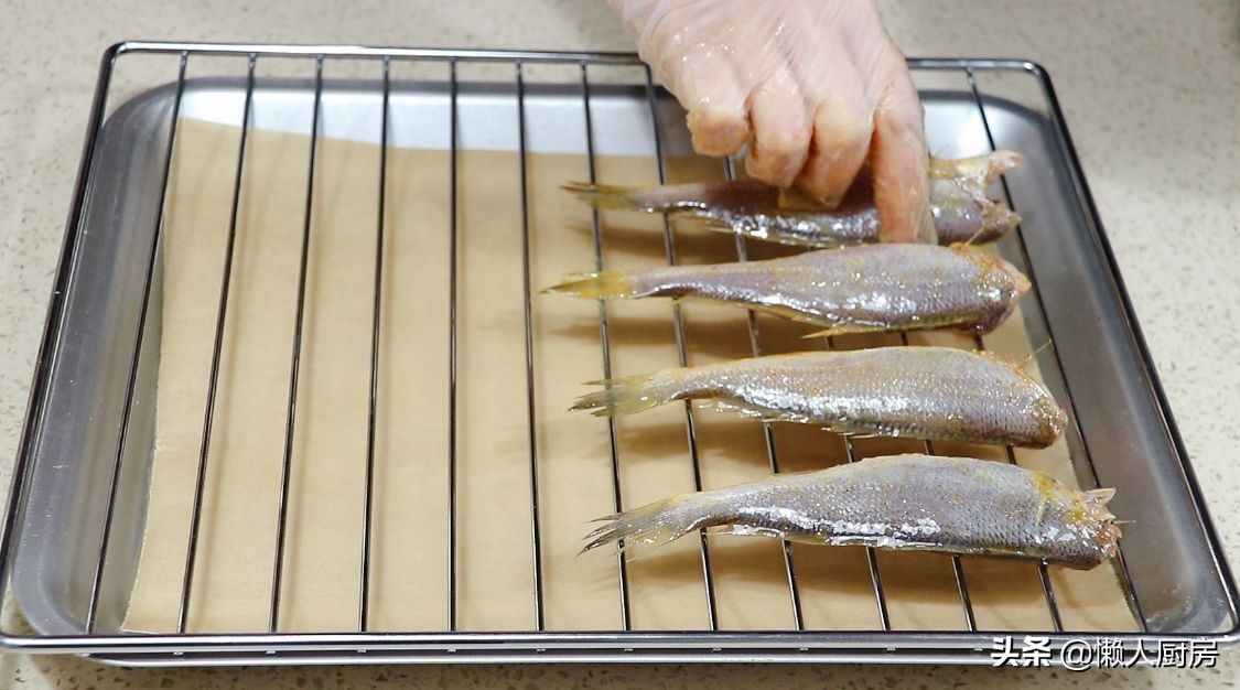 不用油炸，小黃魚怎麼做才好吃？ 教你做香酥小黃魚，還不用吐魚刺