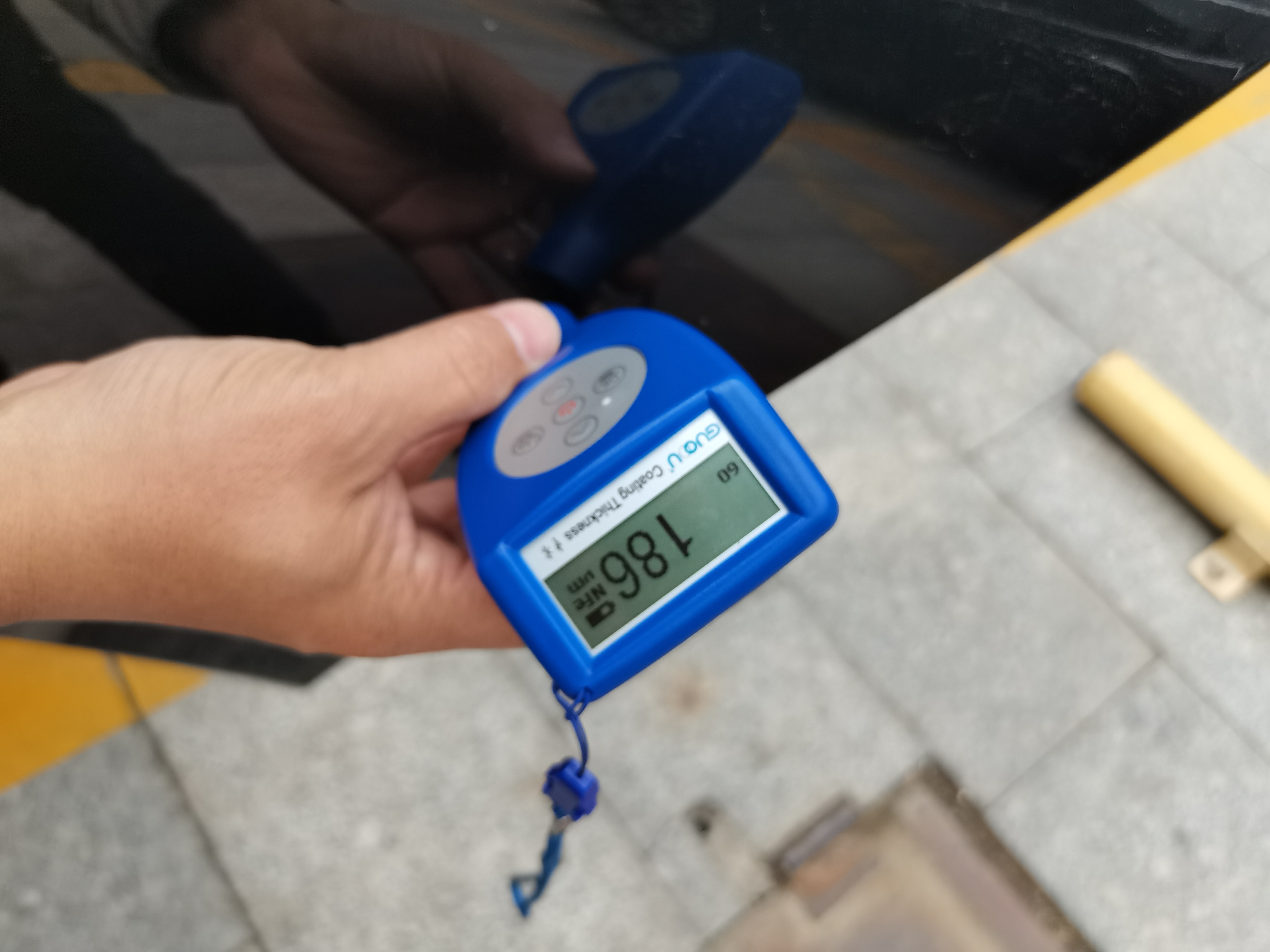 高手請進(jìn)來研究，寶馬740，庫存6年的新車，表顯近8千公里？
