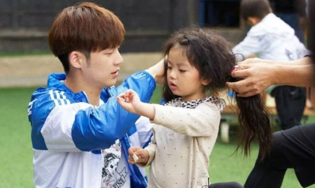 4岁年入百万，"我要挣钱养弟弟"的女孩阿拉蕾，现状如何？