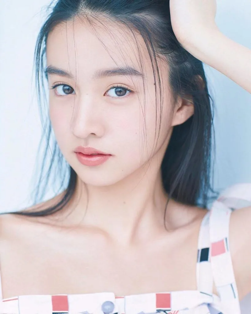卡戴珊千万祖传的家族战袍,咋就被吴宣仪穿成了夜店风?