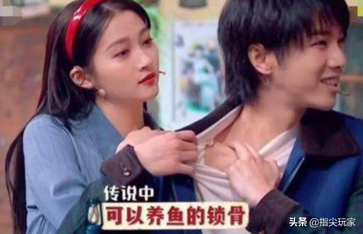 明星也爱秀锁骨，宋妍霏放车厘子戚薇放肥皂，