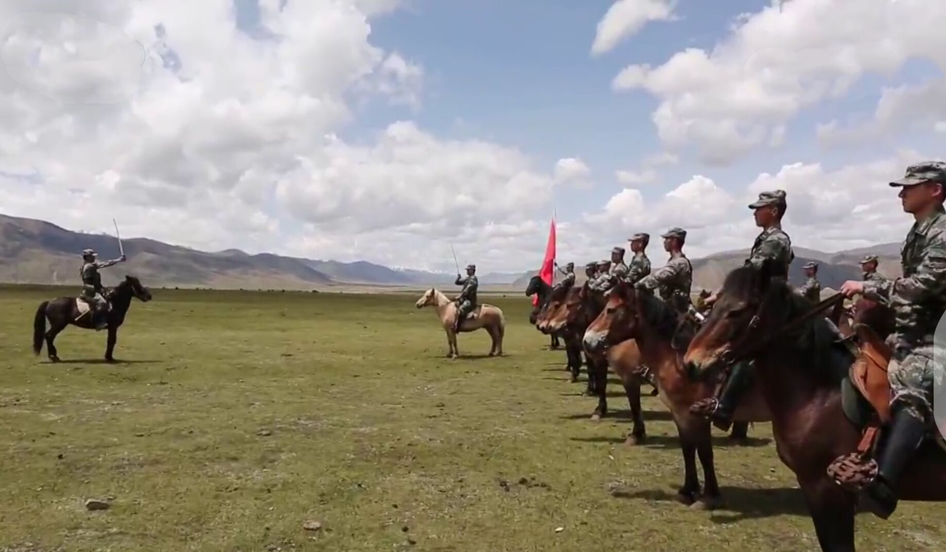 90后骑兵连连长扎根草原，获“最美新时代革命军人”荣誉称号