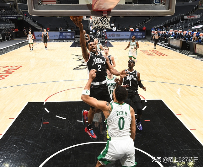 塔图姆表现完胜莱昂纳德！凯尔特人逆转快船，