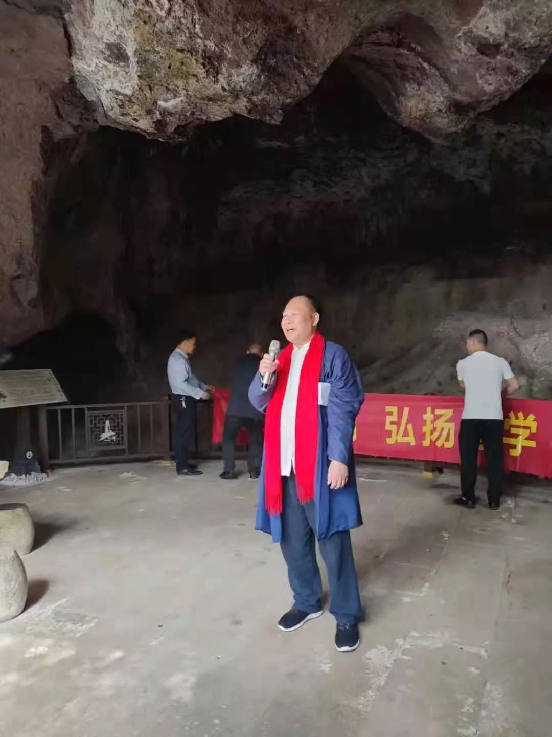 嫘祖文化传播者何君梅参加五一独峰书院《倪翁道坛》文化雅集活动