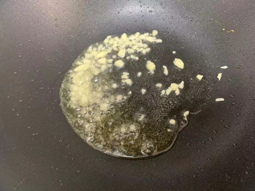 這蔬菜2塊錢1斤，用來炒雞蛋，清新鮮甜又營養，大人小孩都愛吃