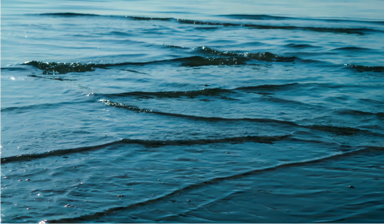 海洋为什么会出现方格子波浪？是自然现象，还是怪物来袭前兆？