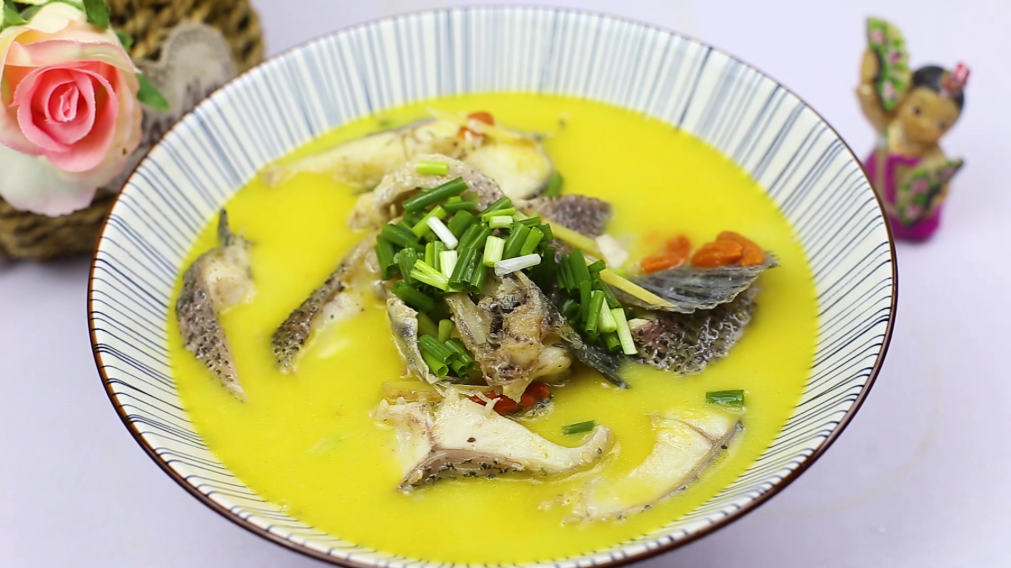 图片[9]-为什么饭店的鱼汤都是金黄色的？其实方法很简单，汤浓好喝无腥味-起舞食谱网